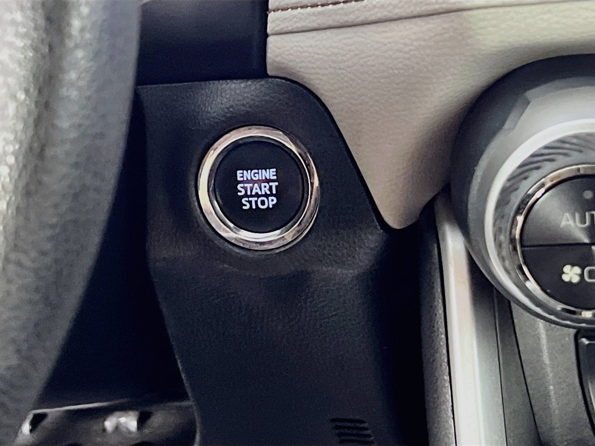 Used 2023 Toyota RAV4 XLE w/ Convenience Package FWD image 23