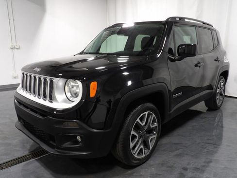Used 2017 Jeep Renegade Latitude w/ Cold Weather Group image 3