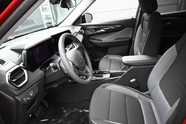 New 2026 Chevrolet TrailBlazer LT w/ Midnight Edition FWD image 8