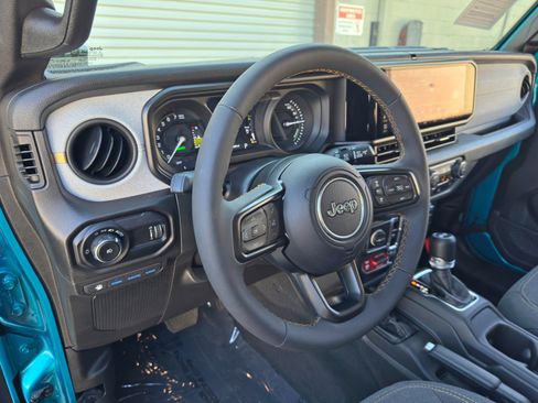 Used 2024 Jeep Wrangler Unlimited AWD/4WD image 13