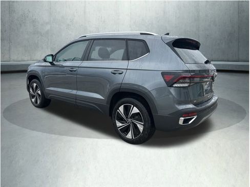 New 2026 Volkswagen Taos SE image 3