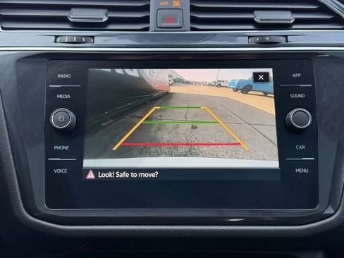 Used 2022 Volkswagen Tiguan SE image 9