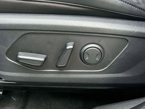 Used 2025 Kia Sportage EX image 18