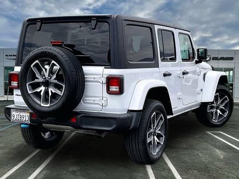 Used 2024 Jeep Wrangler Unlimited w/ Technology Group AWD/4WD image 13