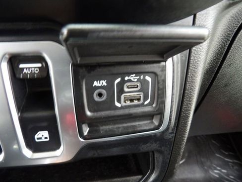 Used 2019 Jeep Wrangler Sport image 21