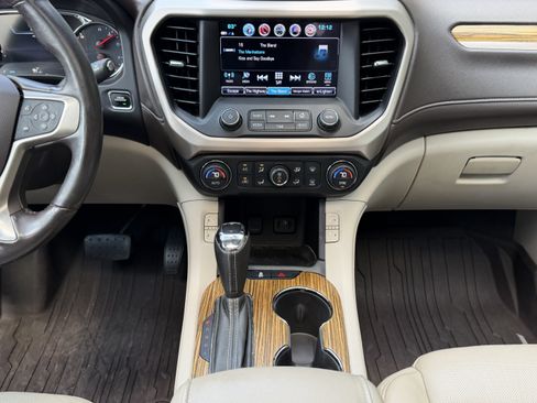 Used 2017 GMC Acadia Denali w/ Technology Package FWD image 7