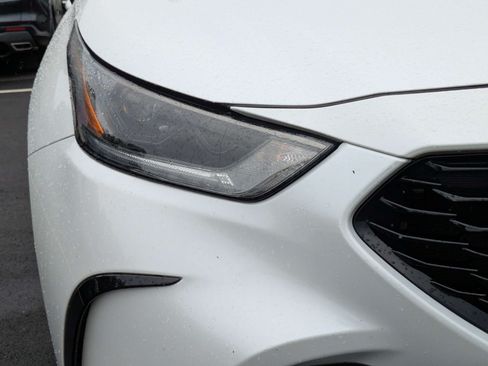 Used 2022 Toyota Highlander XSE FWD image 12