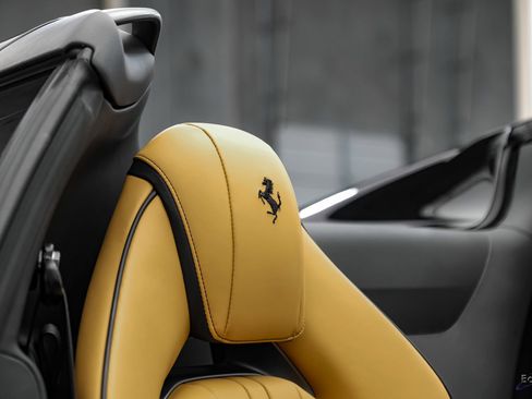 Used 2022 Ferrari 812 GTS RWD image 70