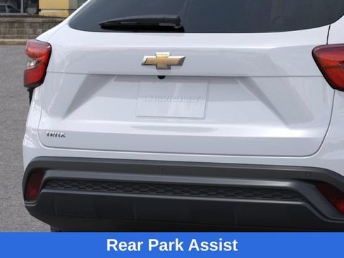 New 2026 Chevrolet Trax LS w/ LS Convenience Package FWD image 15