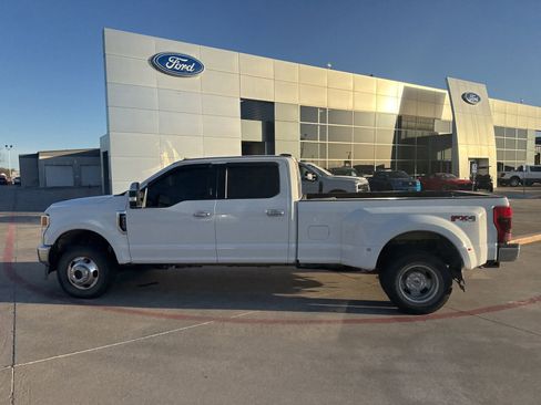 Used 2022 Ford F350 XLT w/ XLT Premium Package image 8
