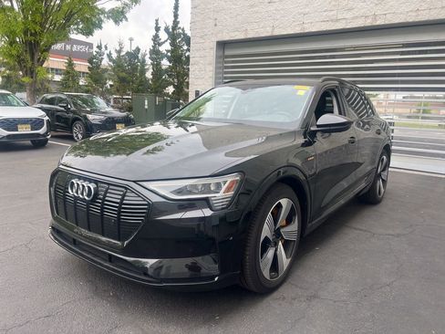 Used 2023 Audi e-tron Premium Plus w/ Premium Plus Package AWD/4WD image 3