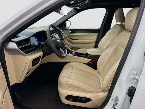 Used 2023 Jeep Grand Cherokee 4WD 4xe w/ Luxury Tech Group II image 13