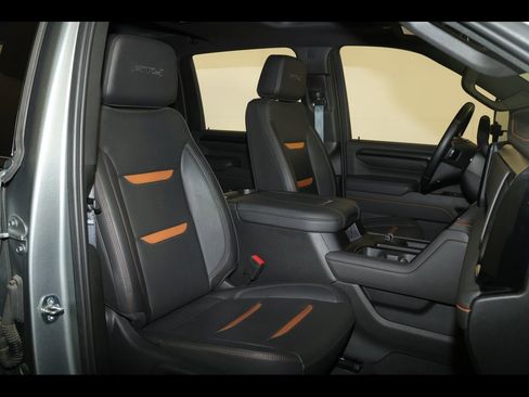 Used 2024 GMC Sierra 2500 AT4 w/ Technology Package image 36