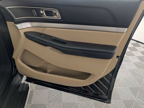 Used 2017 Ford Explorer XLT w/ Equipment Group 202A AWD/4WD image 38