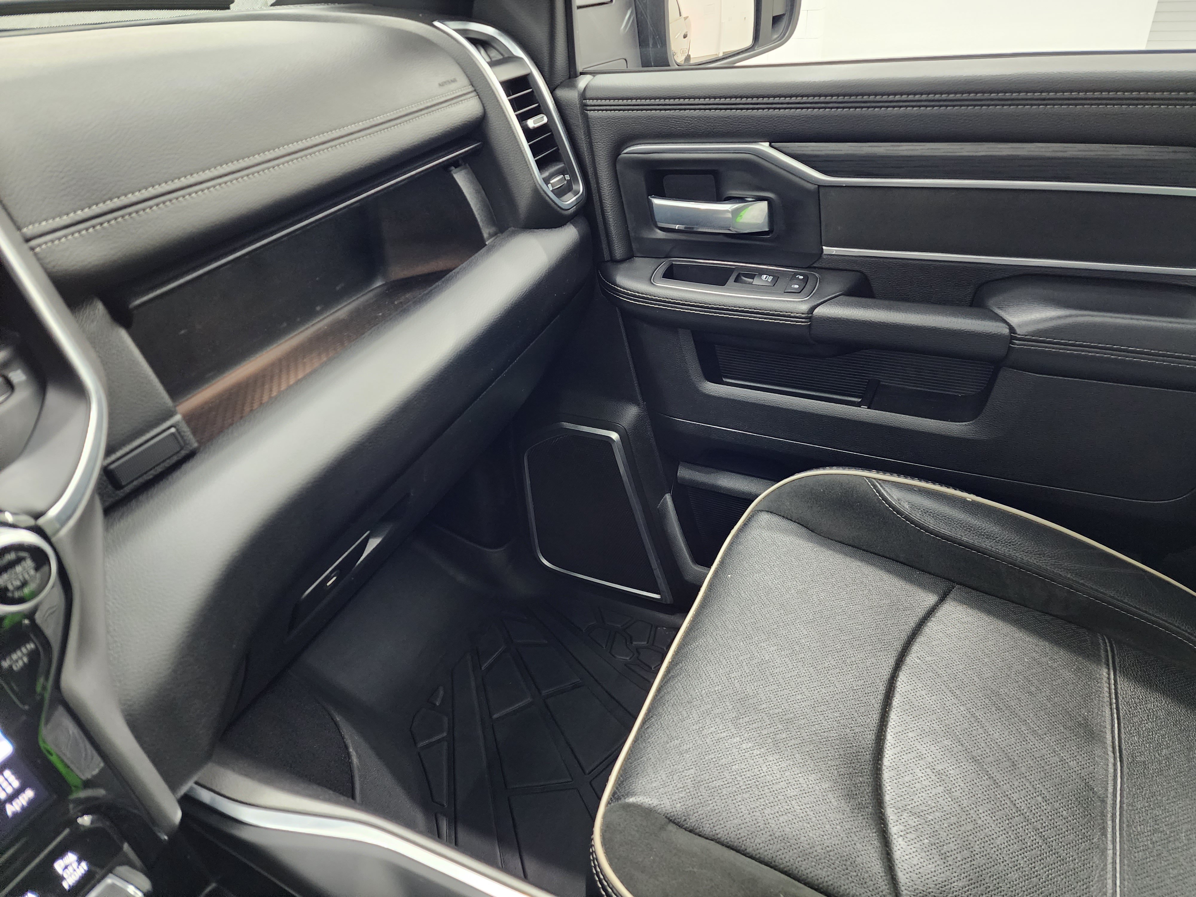 Used 2024 RAM 2500 Laramie w/ Sport Appearance Package AWD/4WD image 14