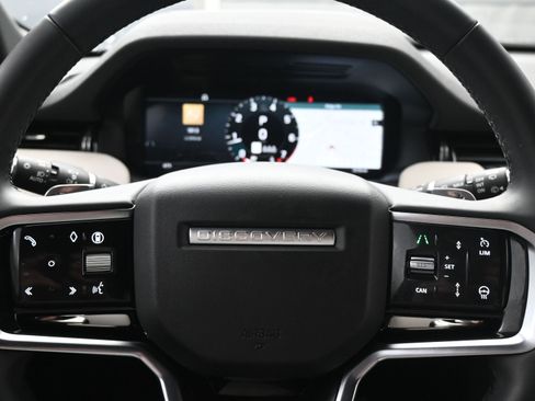 Certified 2025 Land Rover Discovery Sport Dynamic SE image 18