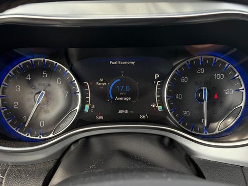 Used 2026 Chrysler Pacifica Limited w/ S Appearance Package FWD image 6