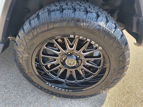 Used 2018 Jeep Wrangler Unlimited Sahara AWD/4WD image 10