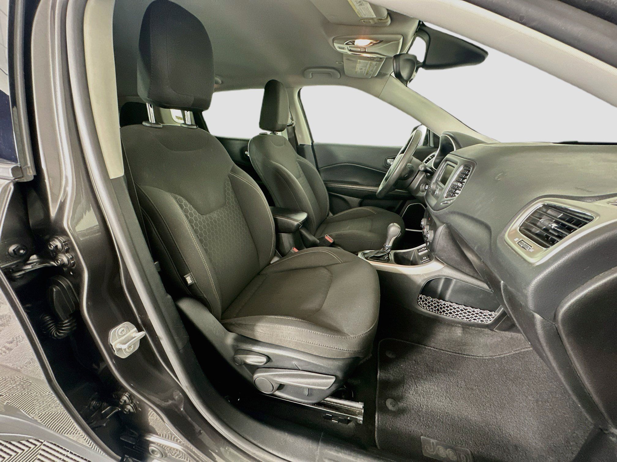 Used 2018 Jeep Compass Sport FWD image 31
