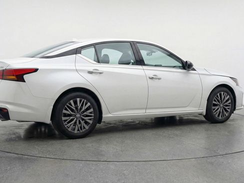 Used 2025 Nissan Altima 2.5 SV image 9