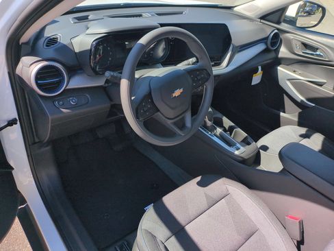 Used 2026 Chevrolet Trax LS w/ LS Convenience Package FWD image 10
