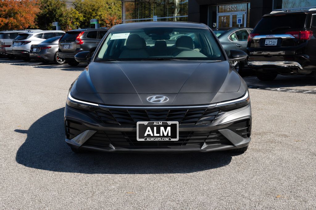 New 2026 Hyundai Elantra SEL Sport FWD image 2