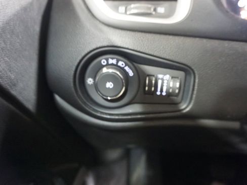 Used 2021 Jeep Renegade Latitude image 5