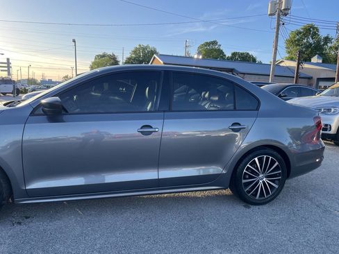 Used 2016 Volkswagen Jetta Sport FWD image 9