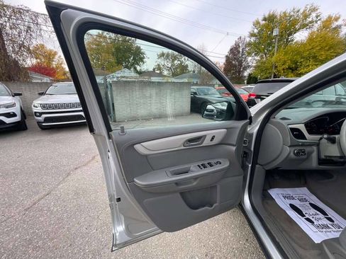 Used 2017 Chevrolet Traverse LS image 9
