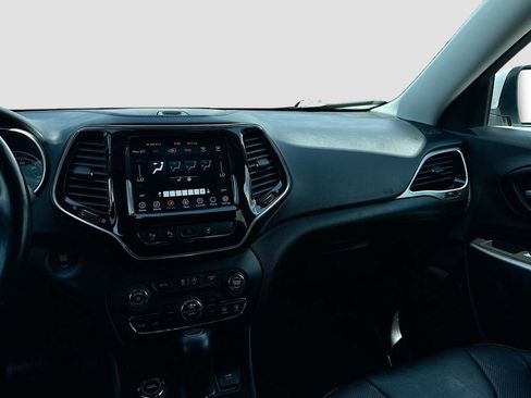 Used 2021 Jeep Cherokee Limited w/ Mopar Interior Package AWD/4WD image 23