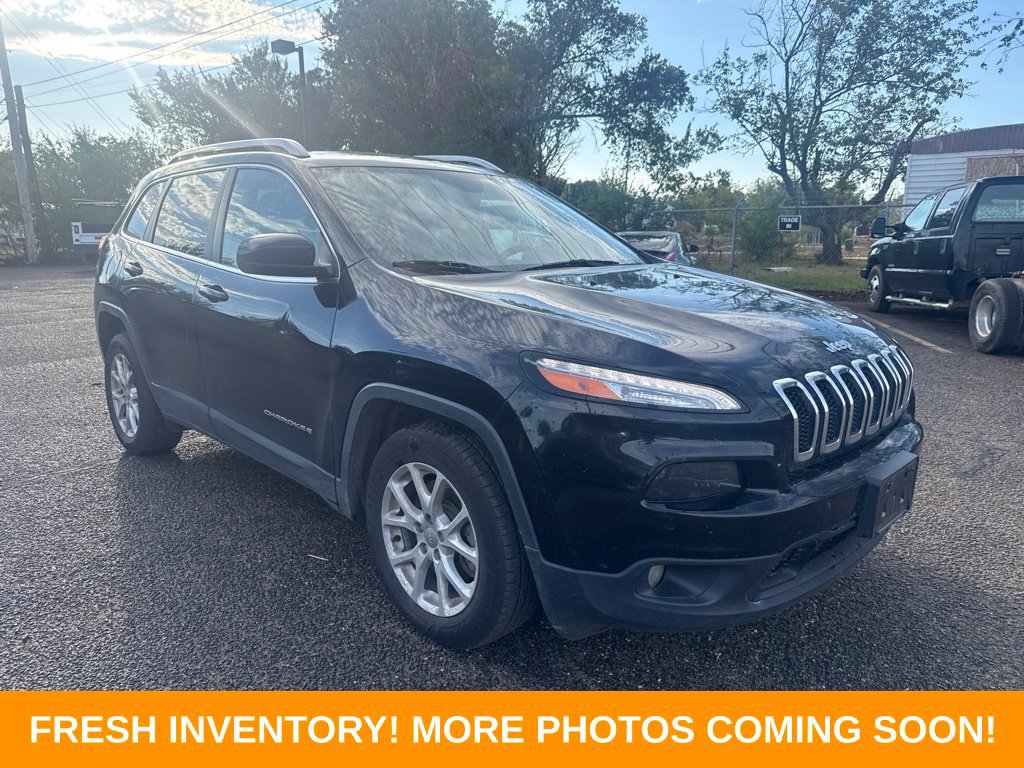 Used 2017 Jeep Cherokee Latitude w/ Comfort & Sound Group FWD image 1