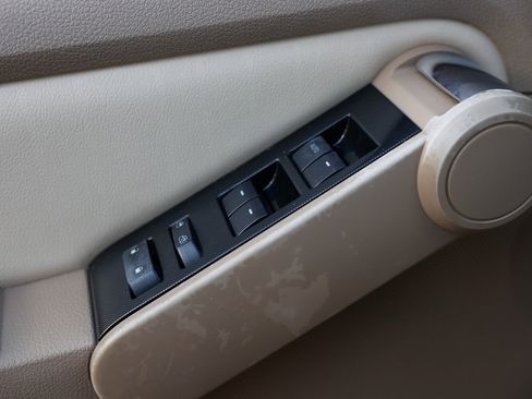 Used 2010 Ford Explorer XLT image 40