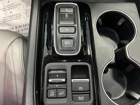 Used 2023 Honda Pilot Touring image 17