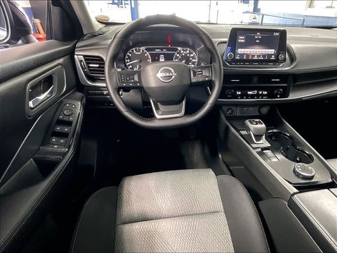 Used 2025 Nissan Rogue SV AWD/4WD image 18