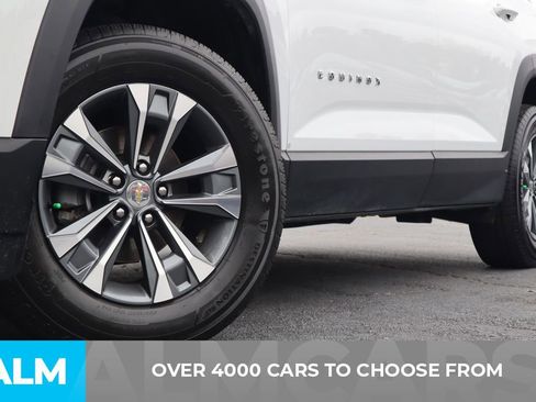 Used 2025 Chevrolet Equinox LT w/ Convenience Package II image 2