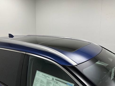 Used 2023 Nissan Rogue SL w/ SL Premium Package image 11