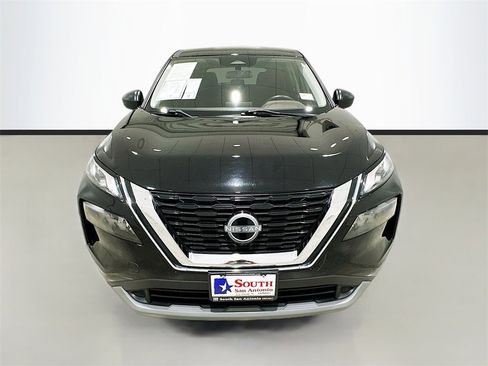 Used 2023 Nissan Rogue S image 2
