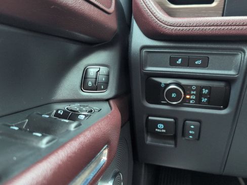 Used 2023 Ford Expedition Limited AWD/4WD image 16
