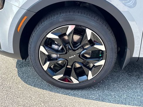 Certified 2025 Kia Sorento EX w/ Panoramic Sunroof Package FWD image 11