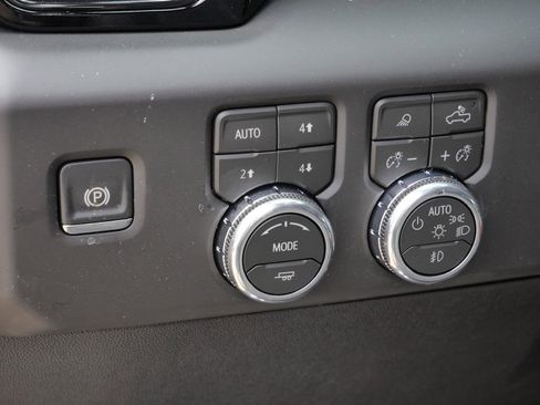 New 2026 GMC Sierra 3500 AT4 w/ AT4 Premium Plus Package AWD/4WD image 42