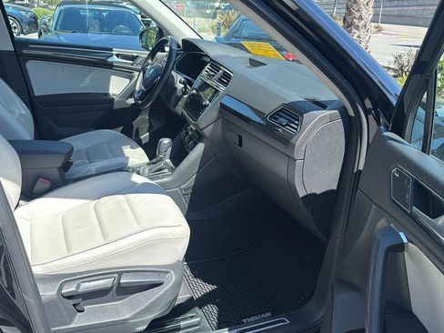 Used 2018 Volkswagen Tiguan SEL Premium w/ 3rd Row Seat Package AWD/4WD image 14
