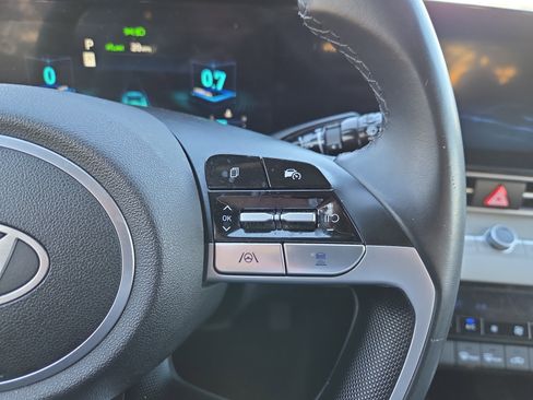 Used 2024 Hyundai Elantra Limited image 17