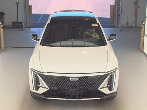 Used 2024 Cadillac Lyriq Tech RWD image 2