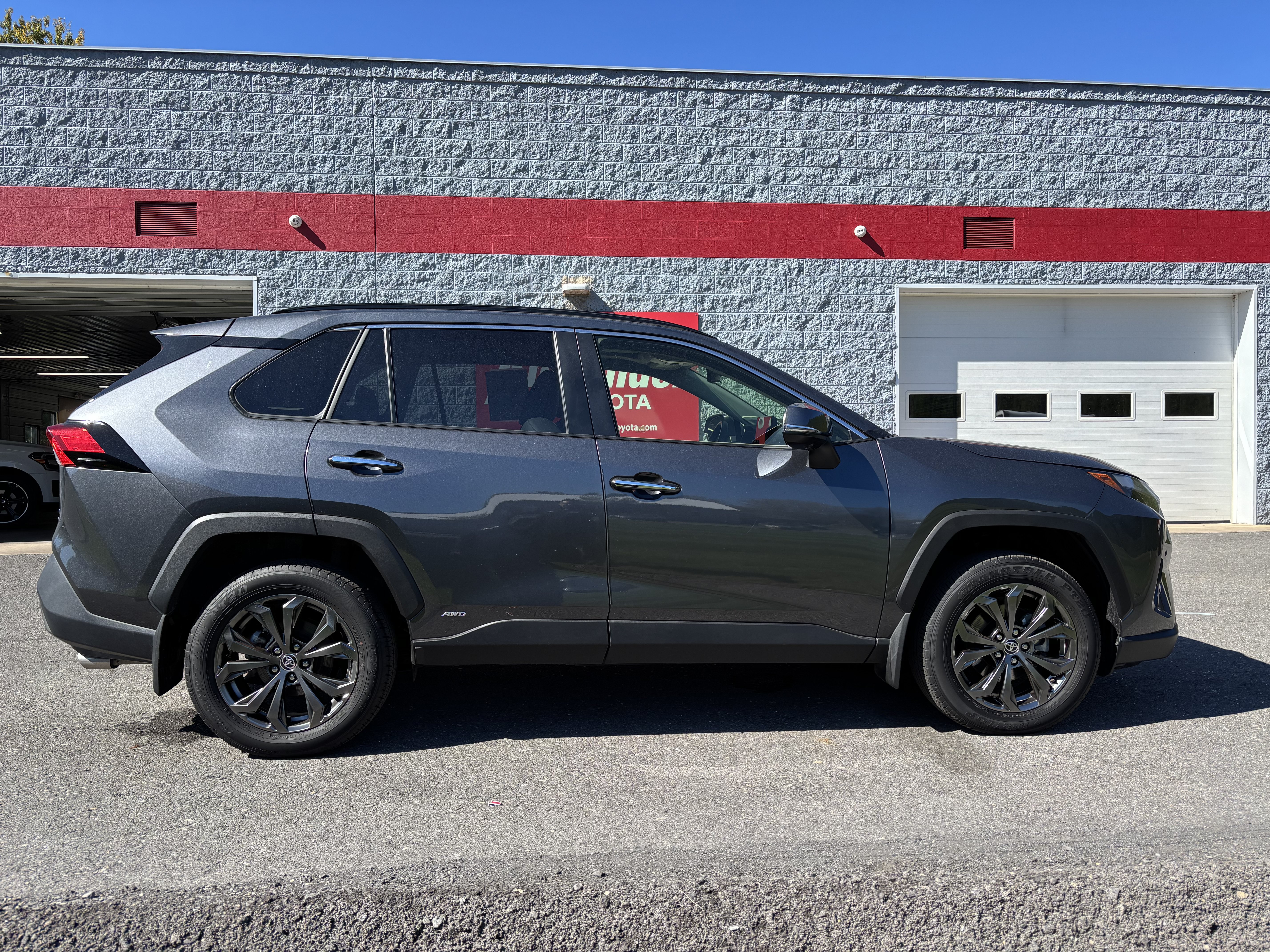 Used 2024 Toyota RAV4 Limited w/ Advanced Technology Package AWD/4WD image 2