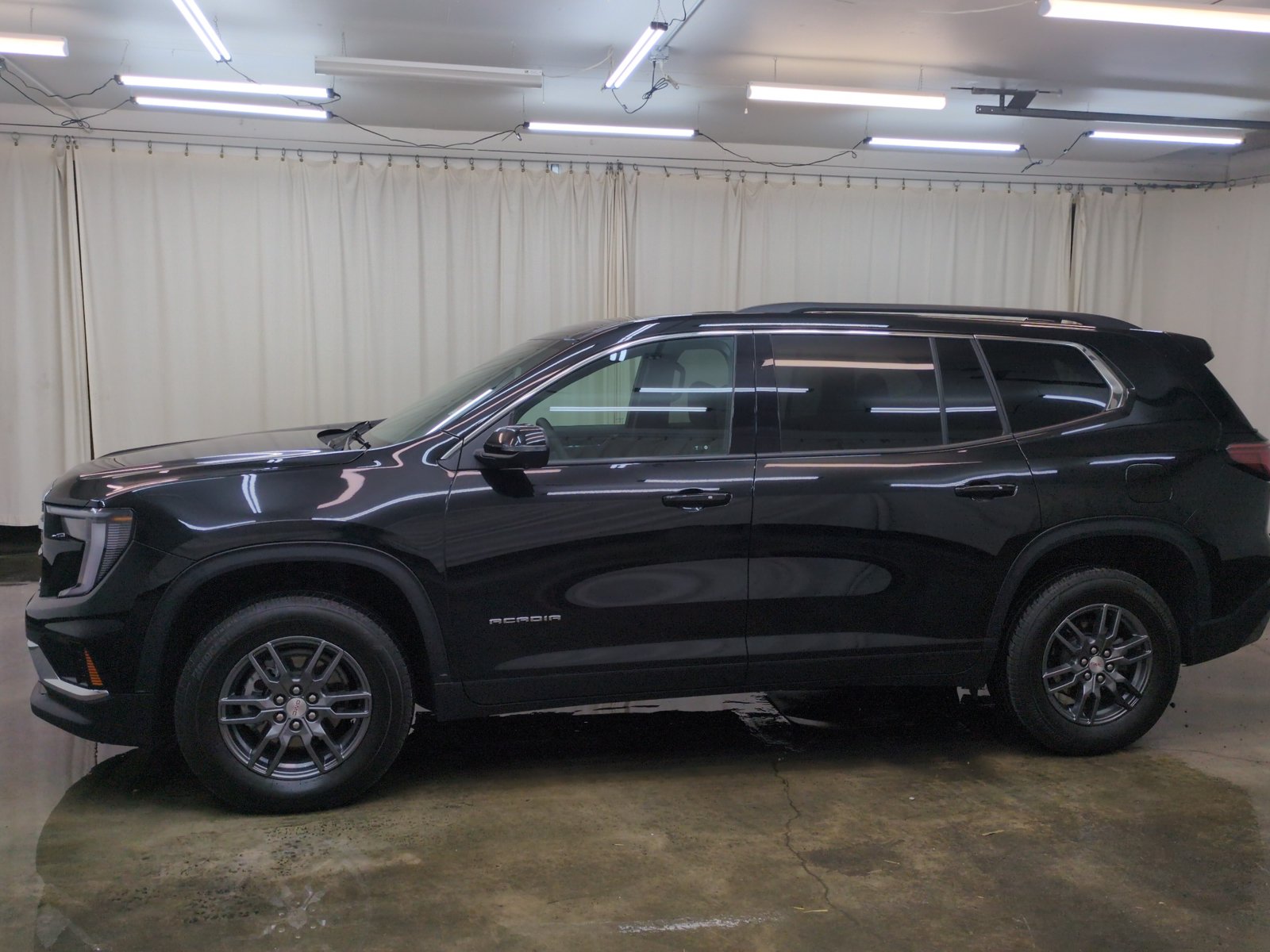 Used 2025 GMC Acadia Elevation AWD/4WD image 9