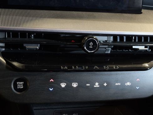 Used 2025 Nissan Murano SV AWD/4WD image 24