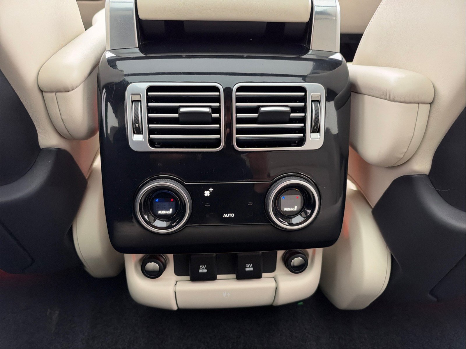 Used 2019 Land Rover Range Rover Supercharged AWD/4WD image 21