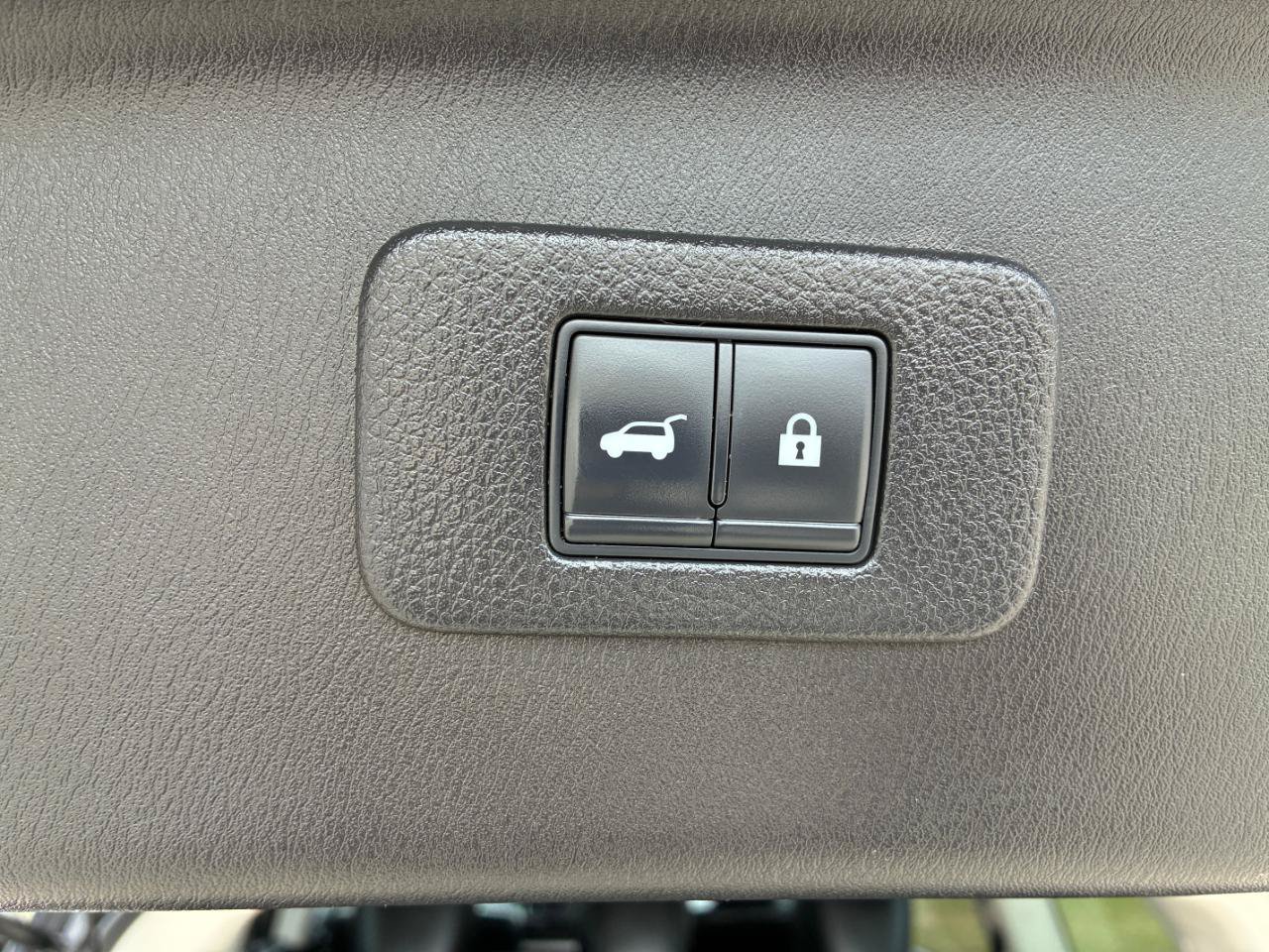 Used 2021 Nissan Armada SV w/ SV Appearance Package RWD image 35