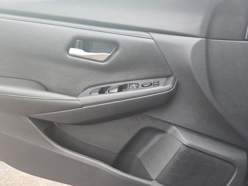 Used 2024 Nissan Sentra SV FWD image 25