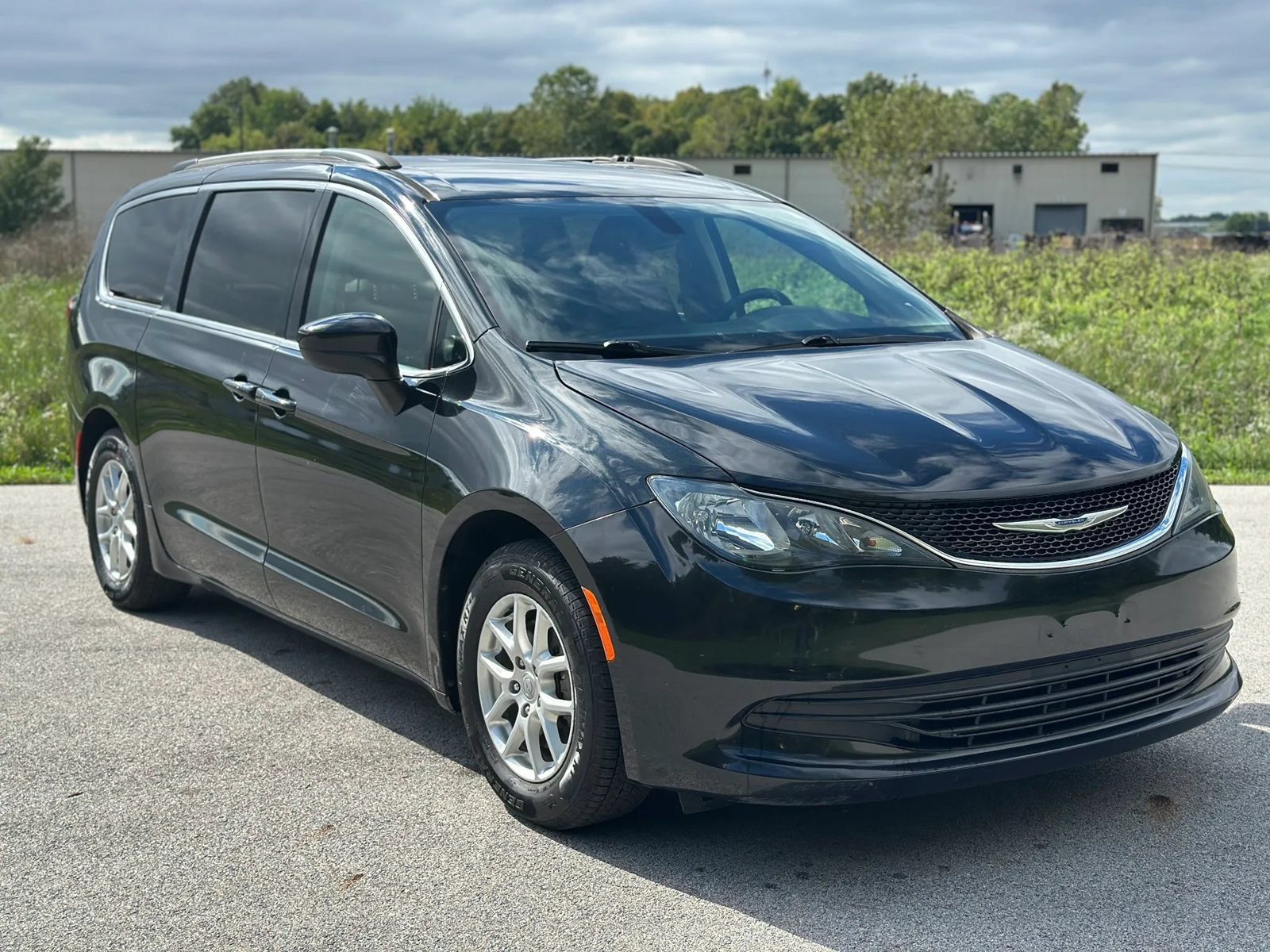 Used 2020 Chrysler Voyager Lxi FWD image 3